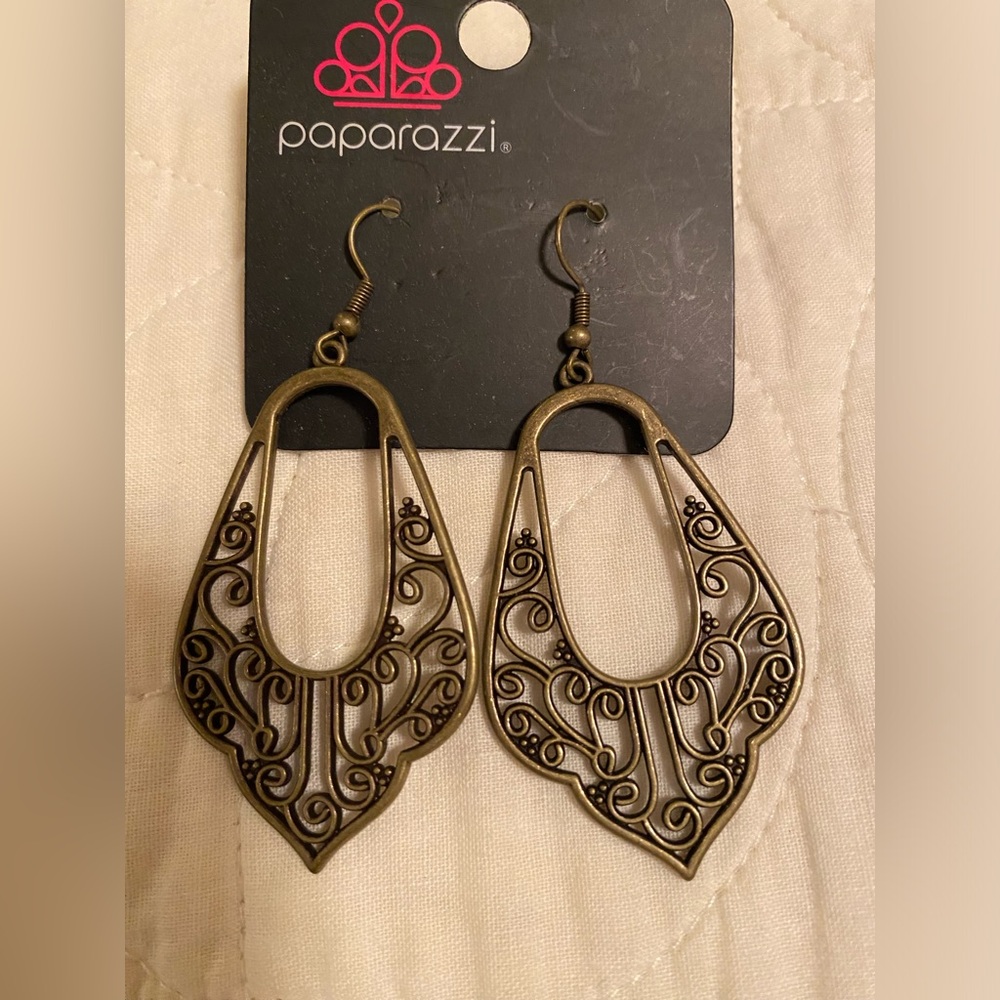 Paparazzi Grapevine Brass earrings, NEW